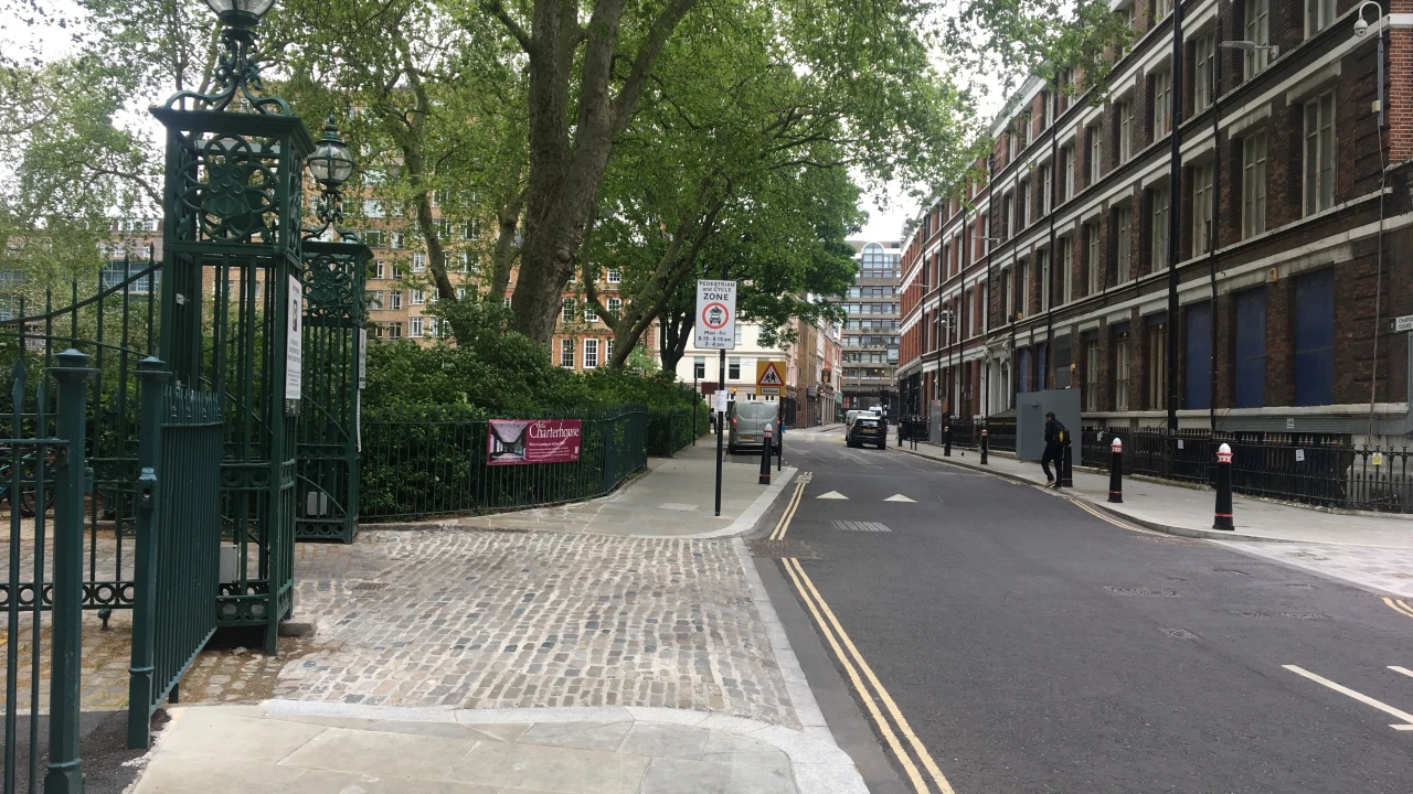 Charterhouse Square(1)